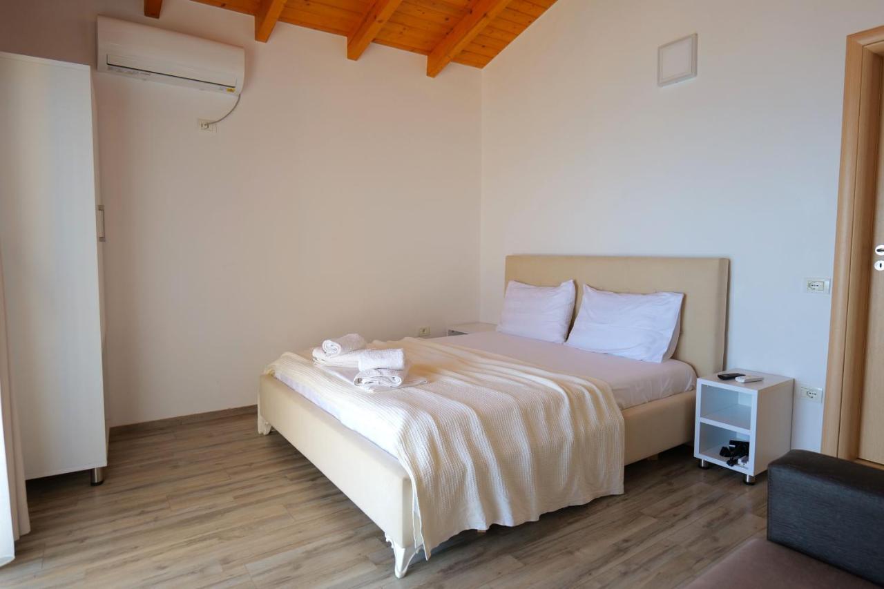 Alex & Sofi Hotel Himare Ngoại thất bức ảnh